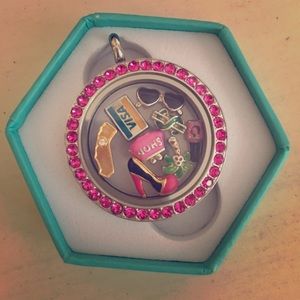 Origami own necklace